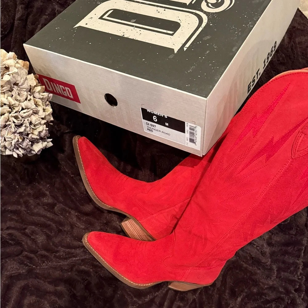 Dingo Thunder Road Vibrant Red Heeled Suede Boots Sz 6 - Picture 2 of 4